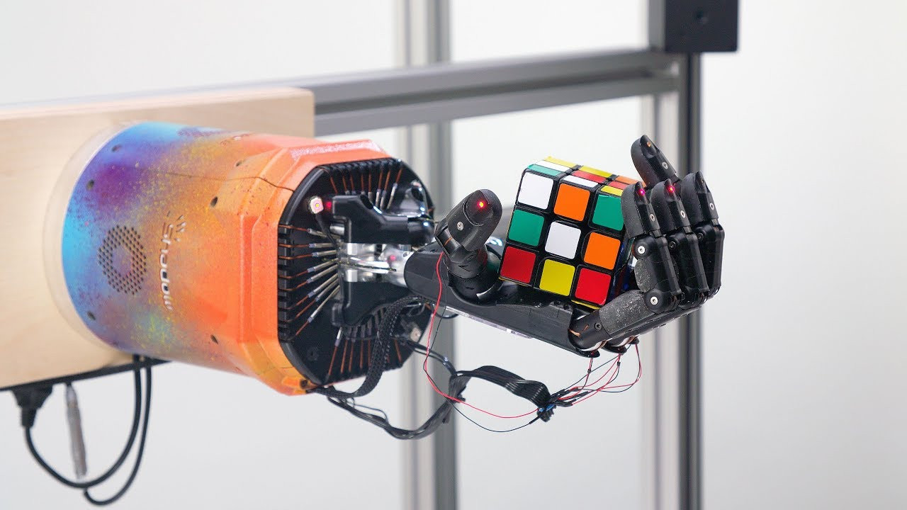 Robot giải khối rubik chỉ bằng một tay Robot giải khối rubik chỉ bằng một tay