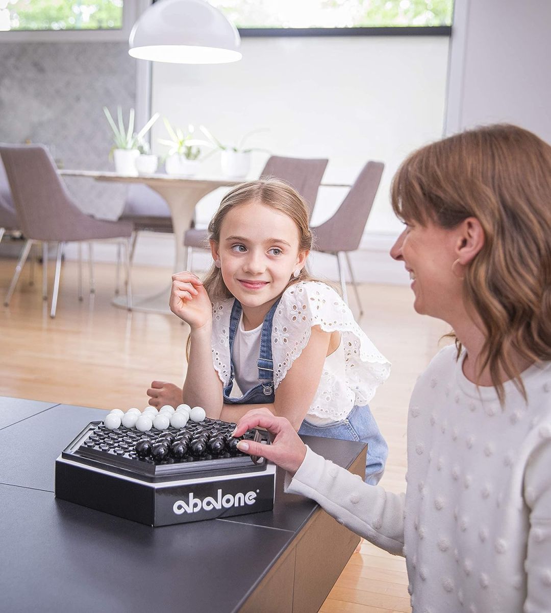 Hướng dẫn cách chơi board game Abalone – cờ đẩy bi Hướng dẫn cách chơi board game Abalone – cờ đẩy bi