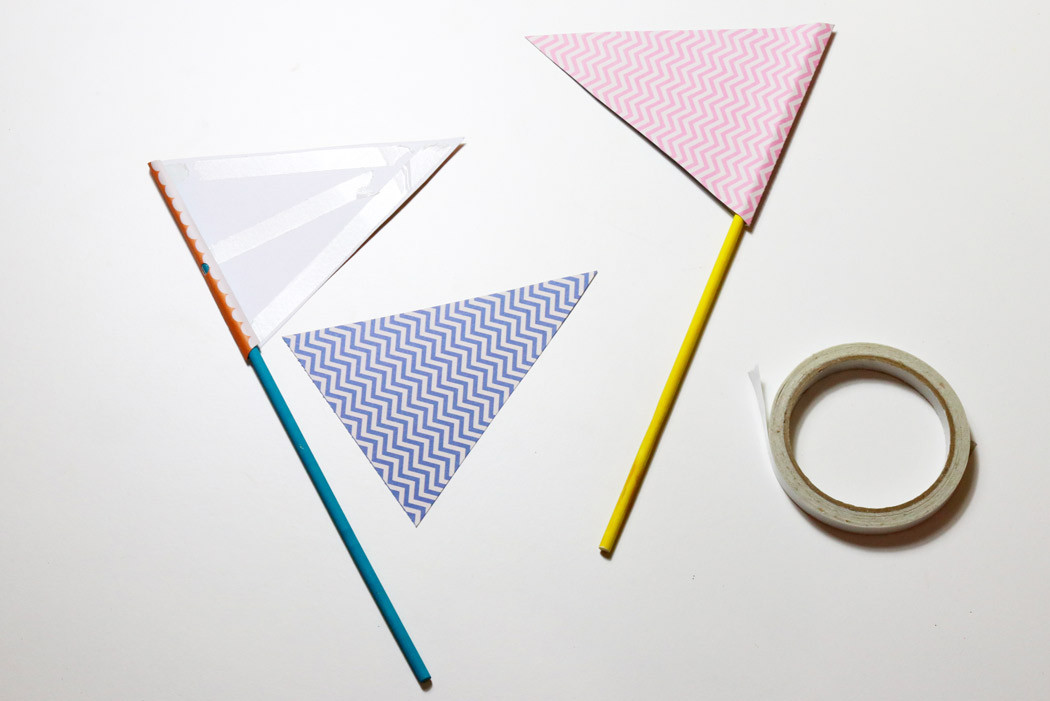 Cách làm cờ tam giác có cán 2