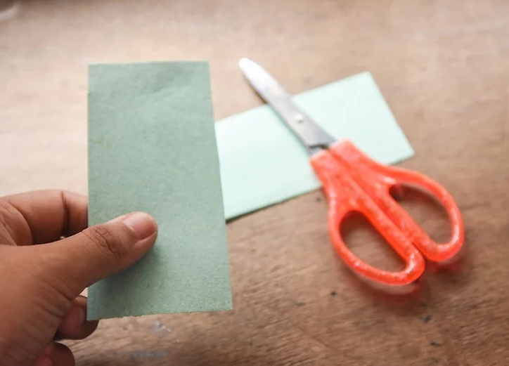 Cắt dán điện thoại từ giấy 0