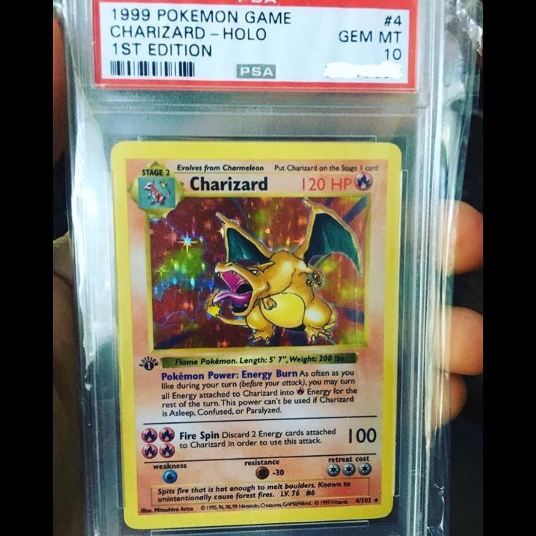 Phiên bản đầu tiên của Charizard không có hình ba chiều 0