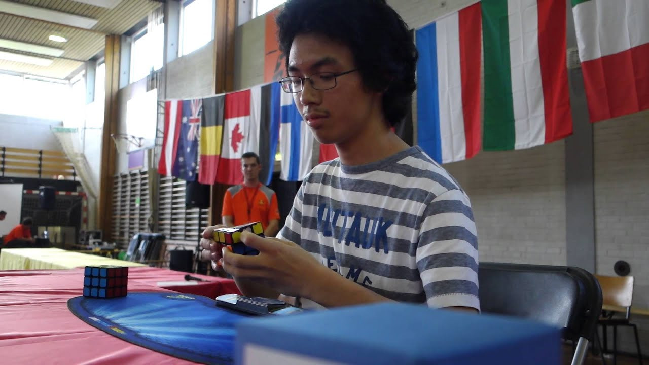 Cuber và kỉ lục chơi Rubik bằng Roux 1