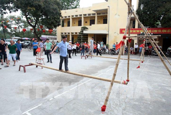 Hướng dẫn cách chơi Đi cầu kiều trên cạn