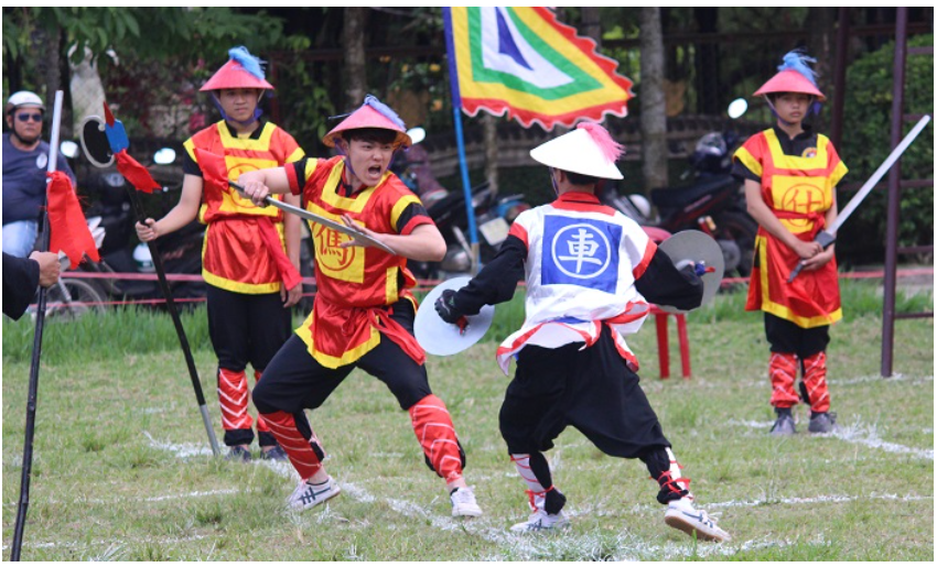 Cờ người trong văn hóa hai miền Bắc Nam 0