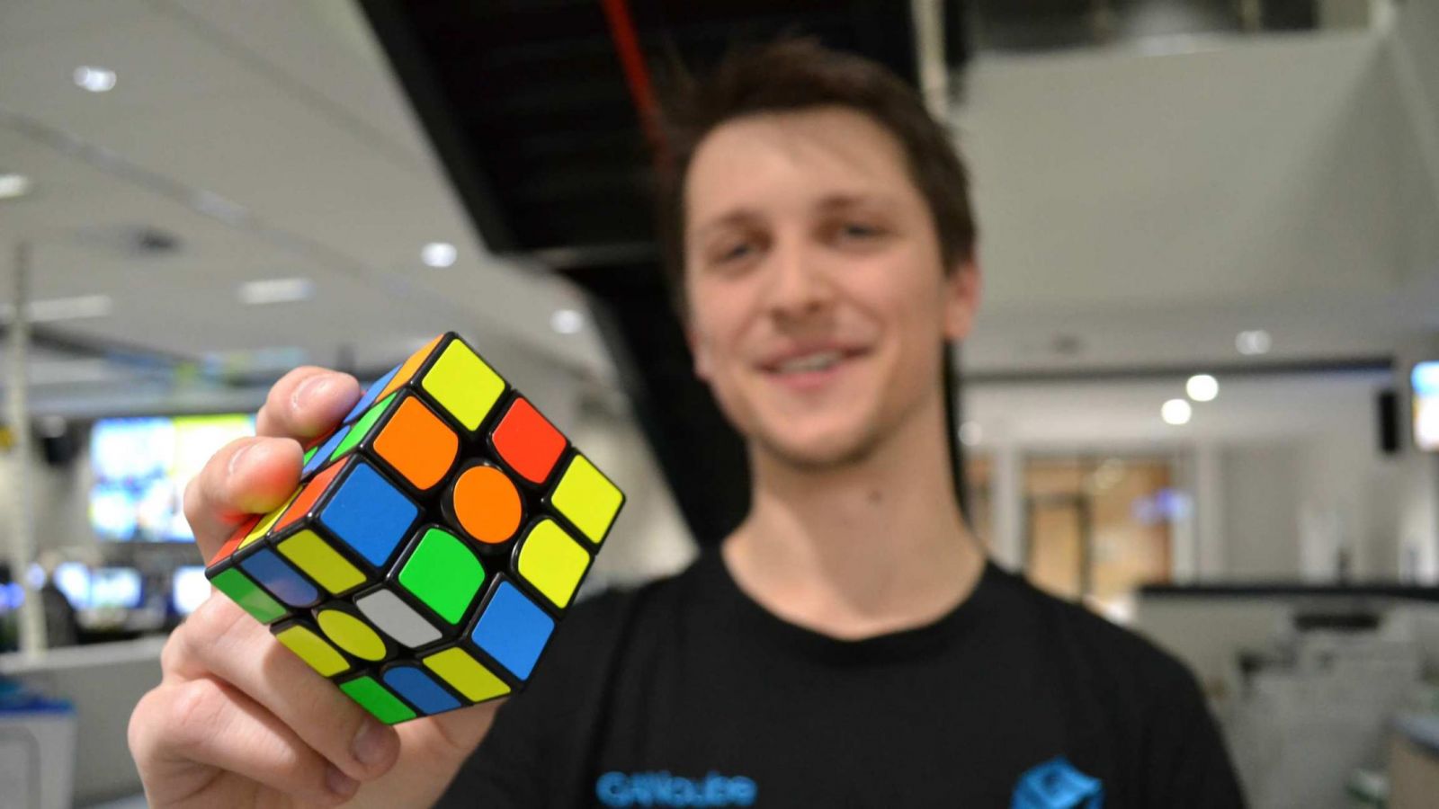 Hướng dẫn giải Rubik bằng một tay ( One- handed Rubik)